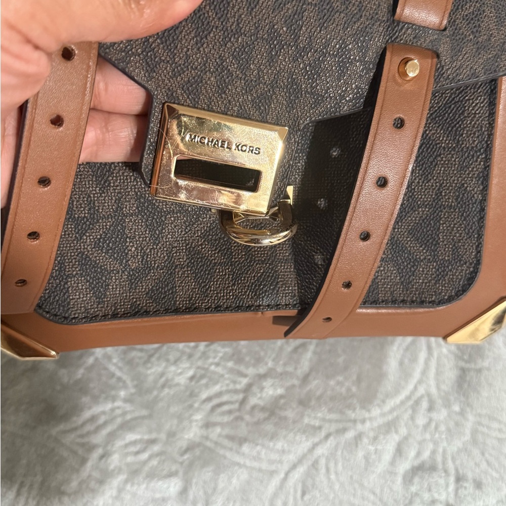 Michael Kors Manhattan Brown  Print Satchel - Picture 7 of 8